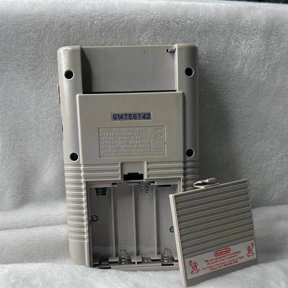 VINTAGE - Nintendo Game Boy Handheld - Picture 7 of 7